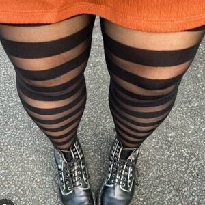 Snag Tights Short F 1X 2X Bewitched Black Striped Tights NEW